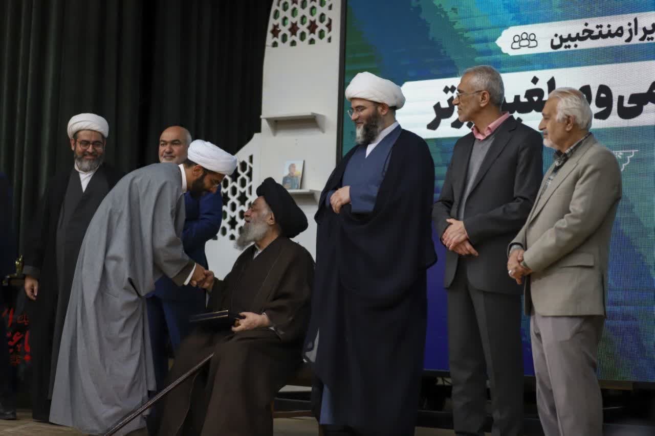 موکب و موکبداری بخشی از هویت خوزستان است / هنرمندان به فکر تولید آثار موثر فرامرزی باشند موکب و موکبداری بخشی از هویت خوزستان است / هنرمندان به فکر تولید آثار موثر فرامرزی باشند