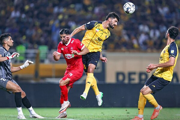 صعود پرسپولیس به صدر جدول با شکست سپاهان صعود پرسپولیس به صدر جدول با شکست سپاهان