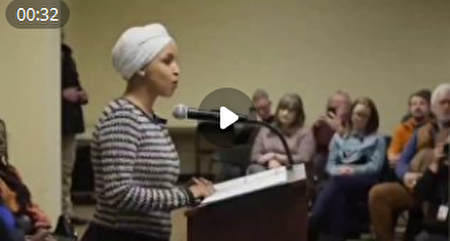 ببینید | لحظه حمله به نماینده مسلمان کنگره آمریکا