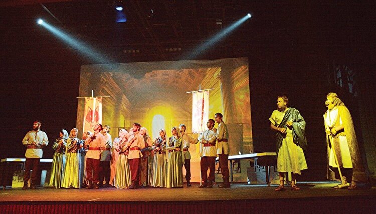 «هیولاکش» تمرین وطن‌دوستی روی صحنه