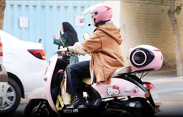 چراغ سبز دولت به موتور‌ سواری زنان