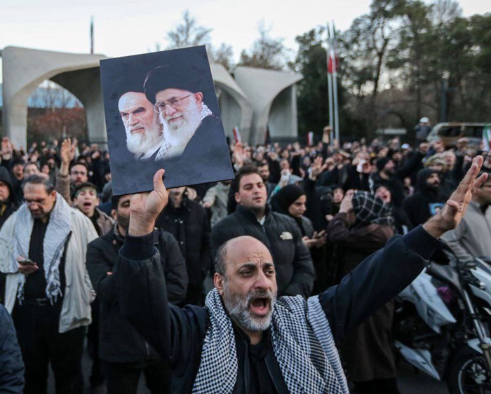 میادین تهران میزبان عزاداران رهبر شهید