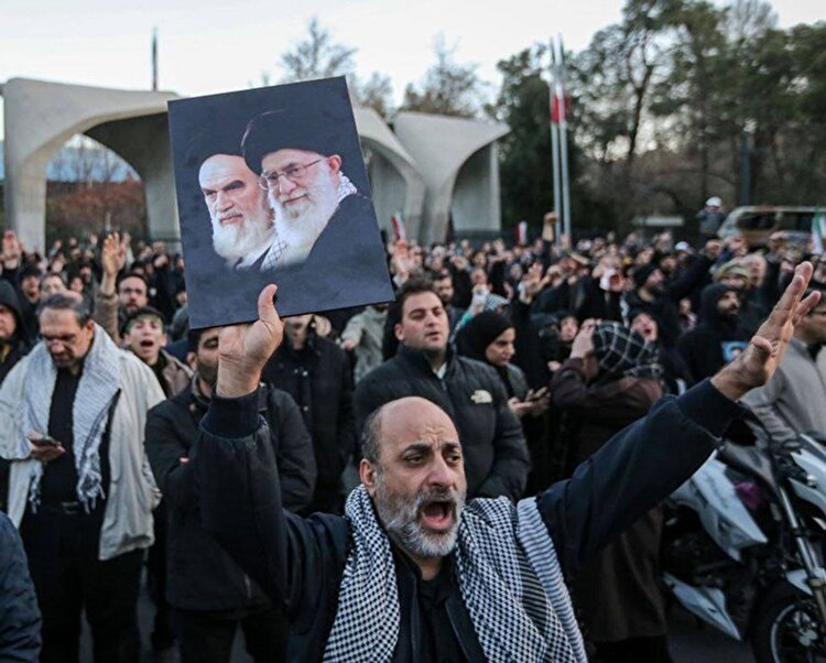 میادین تهران میزبان عزاداران رهبر شهید