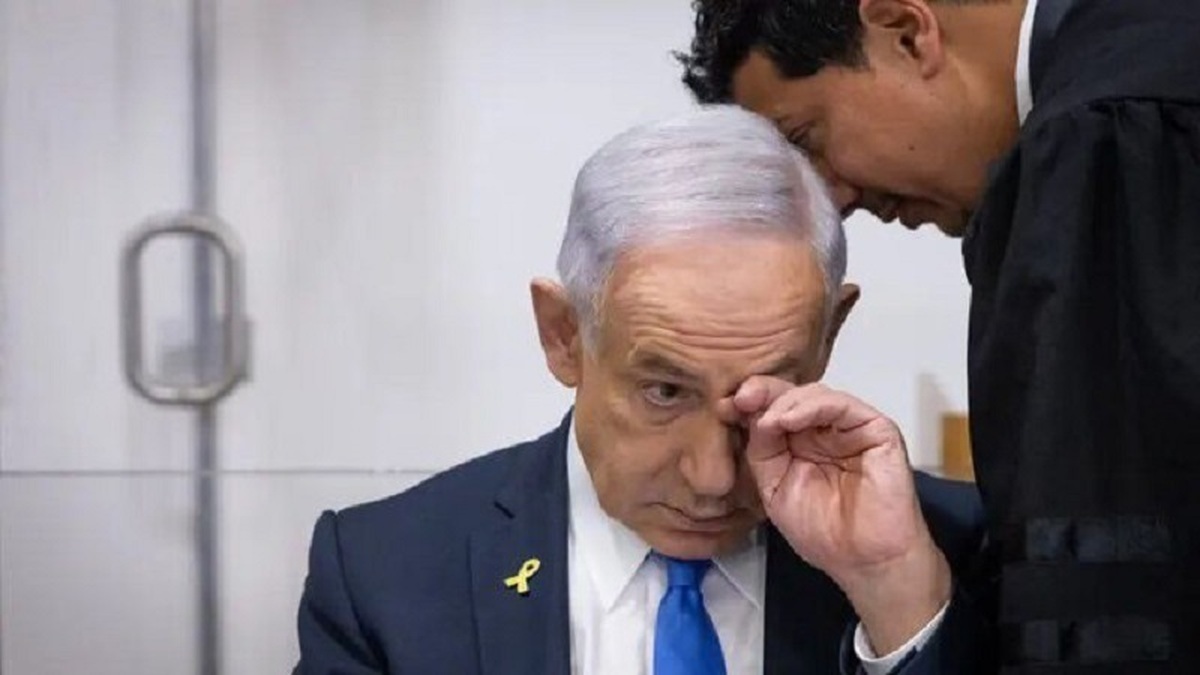 رسانه‌های رژیم صهیونیستی تصاویری از بازدید نخست‌وزیر این رژیم از محل اصابت موشک‌های ایرانی در بئر السبع واقع در جنوب فلسطین اشغالی منتشر کردند.