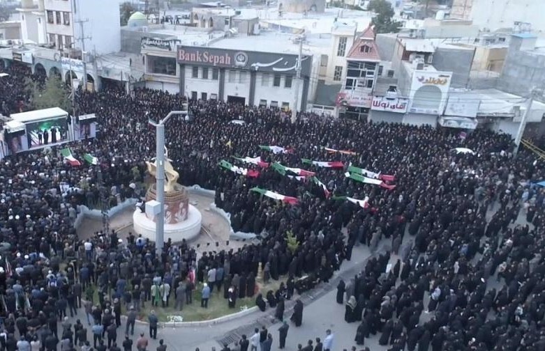 مراسم تشییع پیکر شهدای دانش آموز در میناب