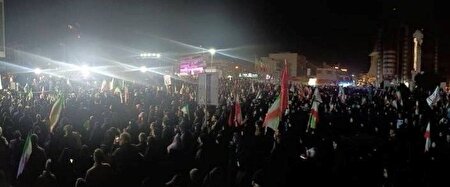 ببینید | ببینید این غیرت، عشق و وفای کم نظیر مردم غرب تهران به رهبر شهیدشان را در میدان صادقیه