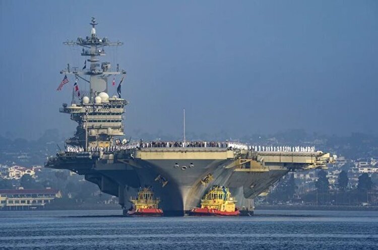 ناو هواپیمابر آبراهام لینکلن مورد اصابت موشک‌های نیروی دریایی سپاه قرار گرفت