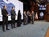  دریافت تندیس «سفیر اقتصاد» در مجمع ملی دیپلماسی برند ایران