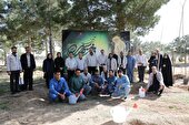 مديران و كاركنان پالايشگاه اصفهان   به یاد رهبر شهید  انقلاب و دختران میناب نهال کاشتند