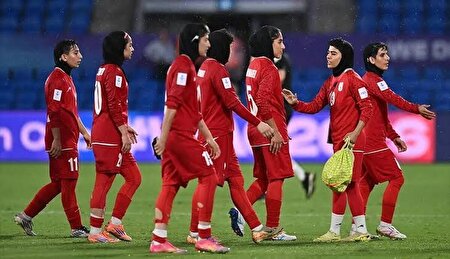 ورود تیم ملی فوتبال بانوان به مالزی با استقبال سفیر ایران