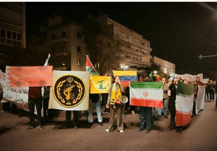 عکس | تظاهرکنندگان یونانی در اعتراض به جنگ علیه ایران به خیابان‌ها آمدند