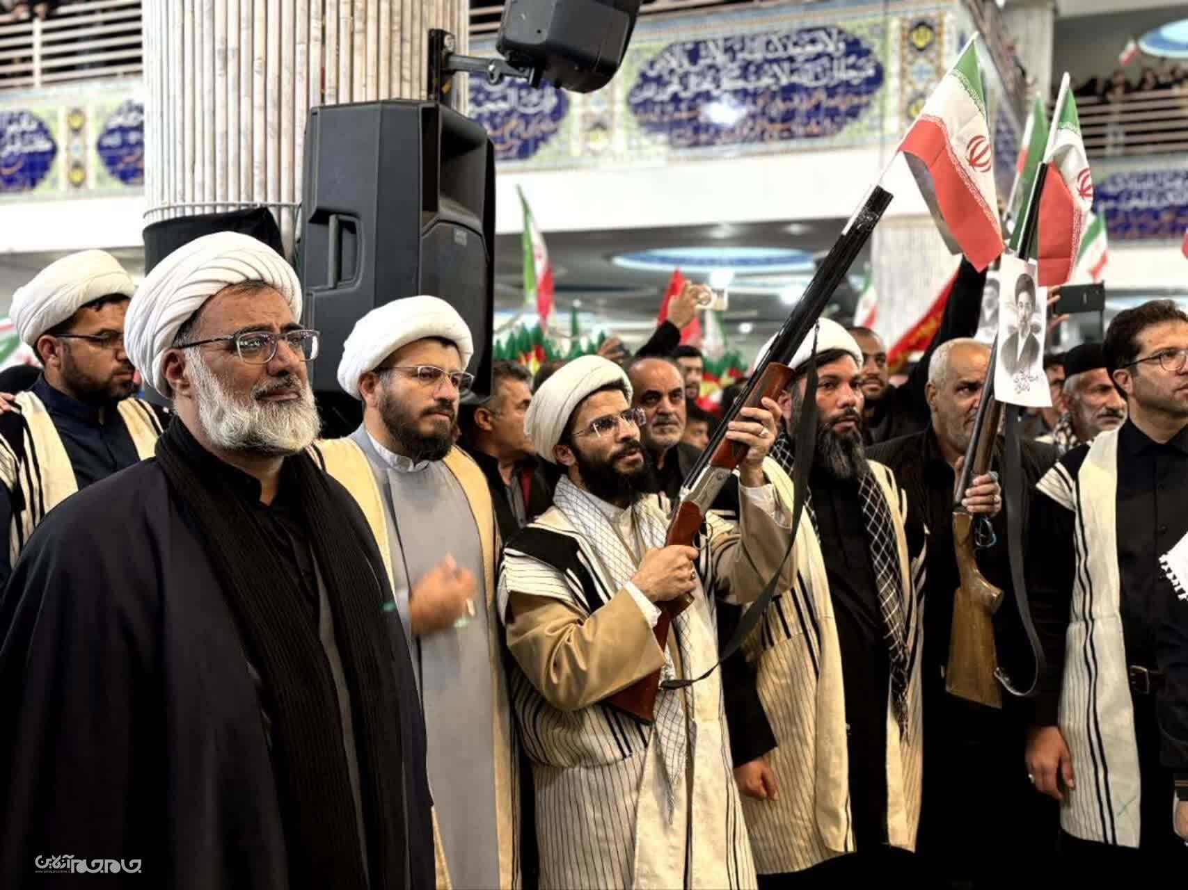 شکوه بیعت بختیاری‌های برنو به دست با رهبر انقلاب +تصاویر