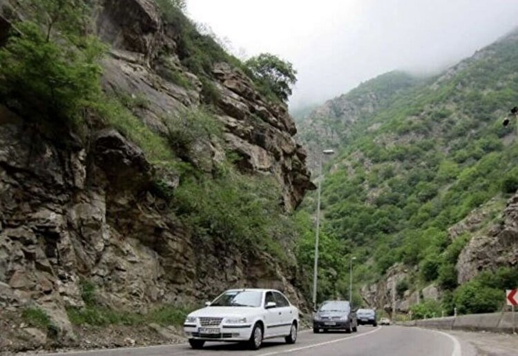 تردد روان در جاده‌های شمالی کشور / بارش باران و مه‌گرفتگی در برخی استان‌ها