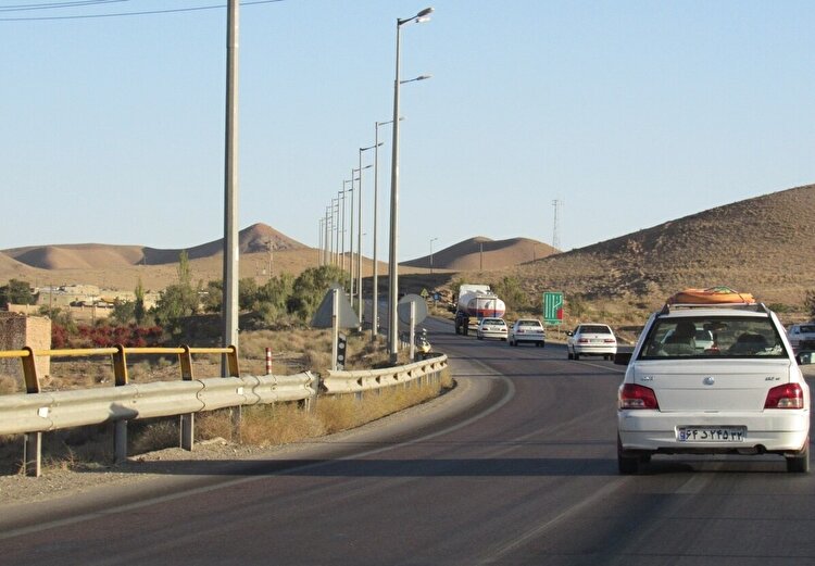 تردد روان در جاده‌های کشور / بارش برف و باران در محورهای مرکزی و غربی کشور