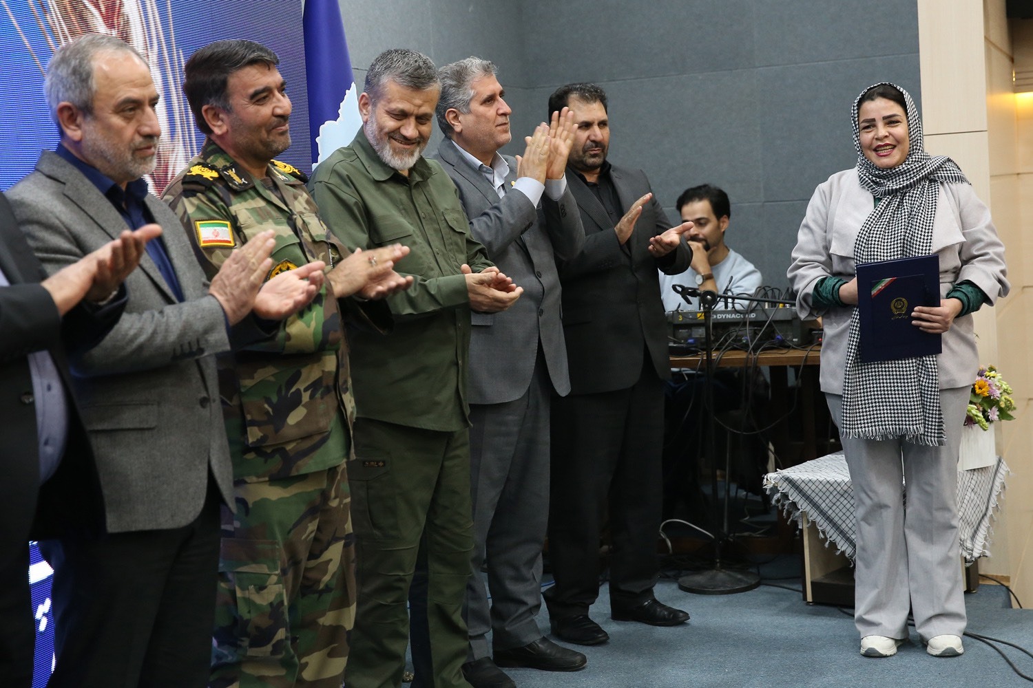 قرضالحسنه عهدی معنوی و سرمایهای برای عزت و خودکفایی است قرضالحسنه عهدی معنوی و سرمایهای برای عزت و خودکفایی است