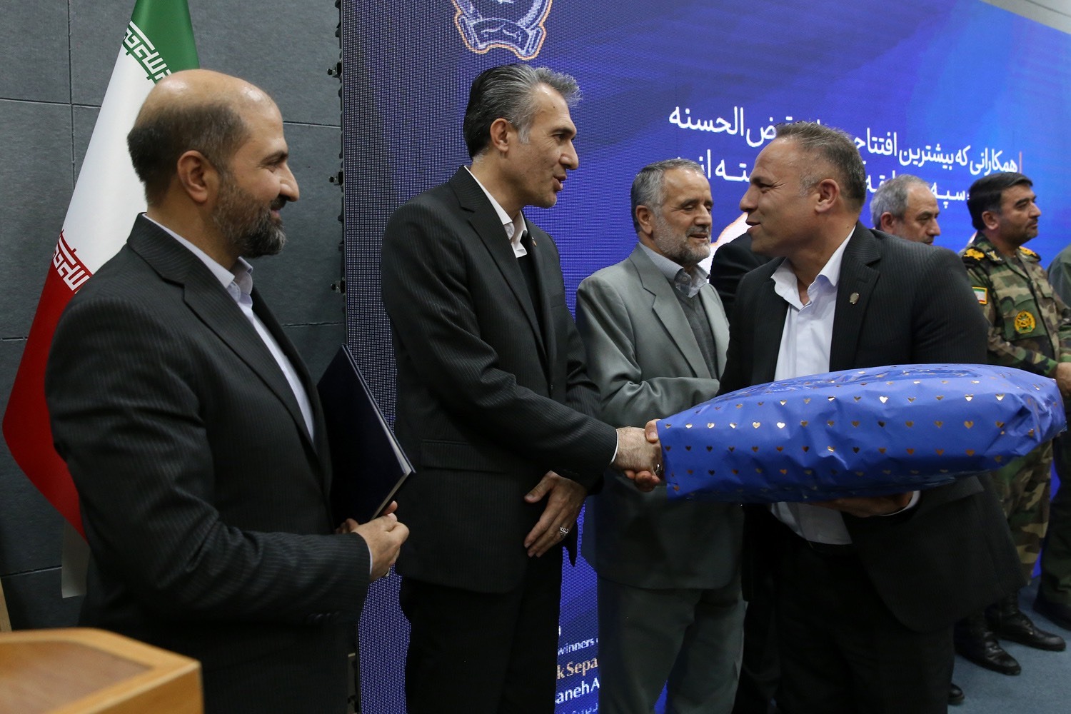 قرضالحسنه عهدی معنوی و سرمایهای برای عزت و خودکفایی است قرضالحسنه عهدی معنوی و سرمایهای برای عزت و خودکفایی است