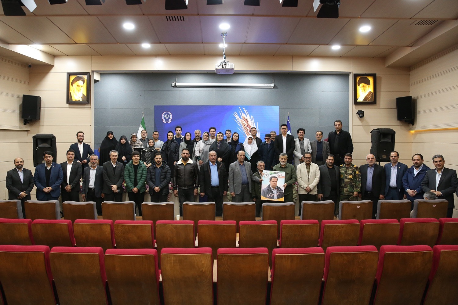 قرضالحسنه جلوه عینی بانکداری اسلامی و اقتصاد مبتنی بر اخلاق است قرضالحسنه جلوه عینی بانکداری اسلامی و اقتصاد مبتنی بر اخلاق است