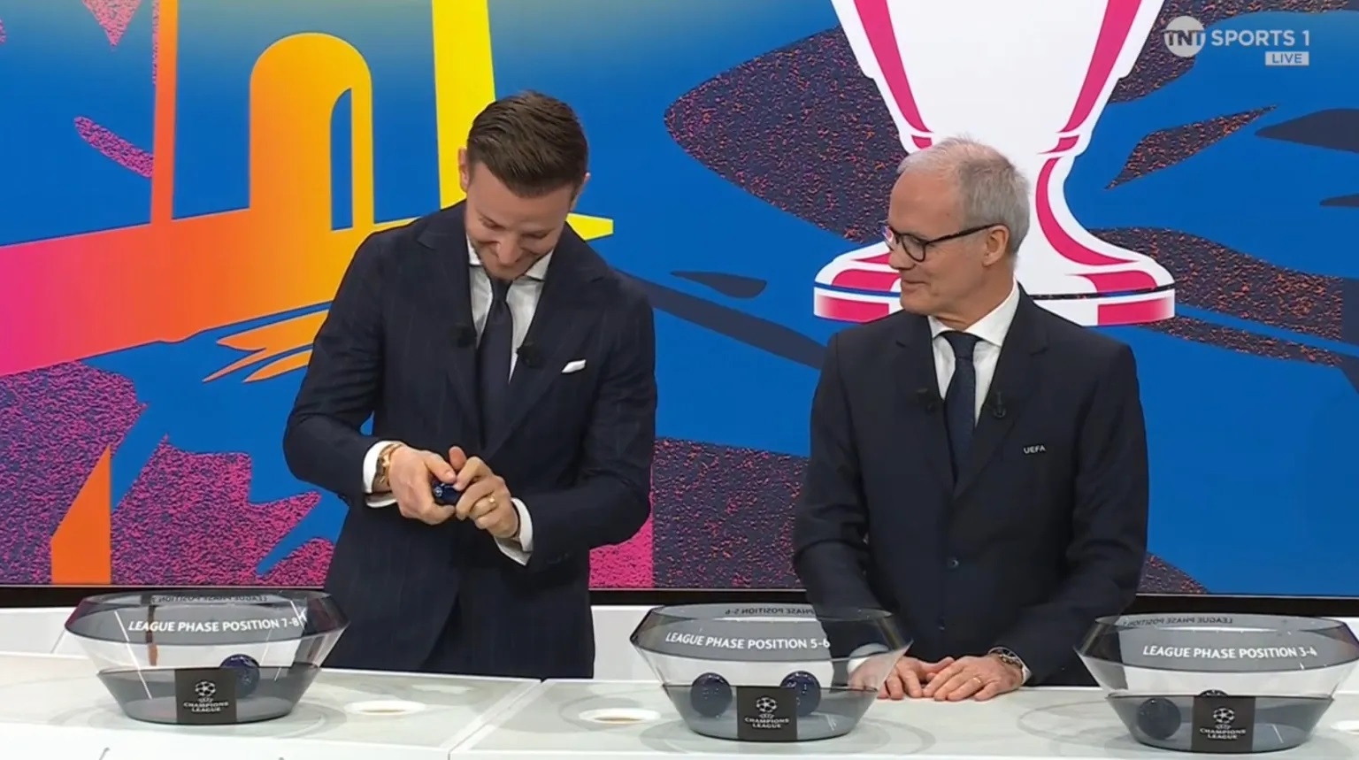 عکس | لحظه خجالتآور راکیتیچ در قرعهکشی لیگ قهرمانان اروپا عکس | لحظه خجالتآور راکیتیچ در قرعهکشی لیگ قهرمانان اروپا