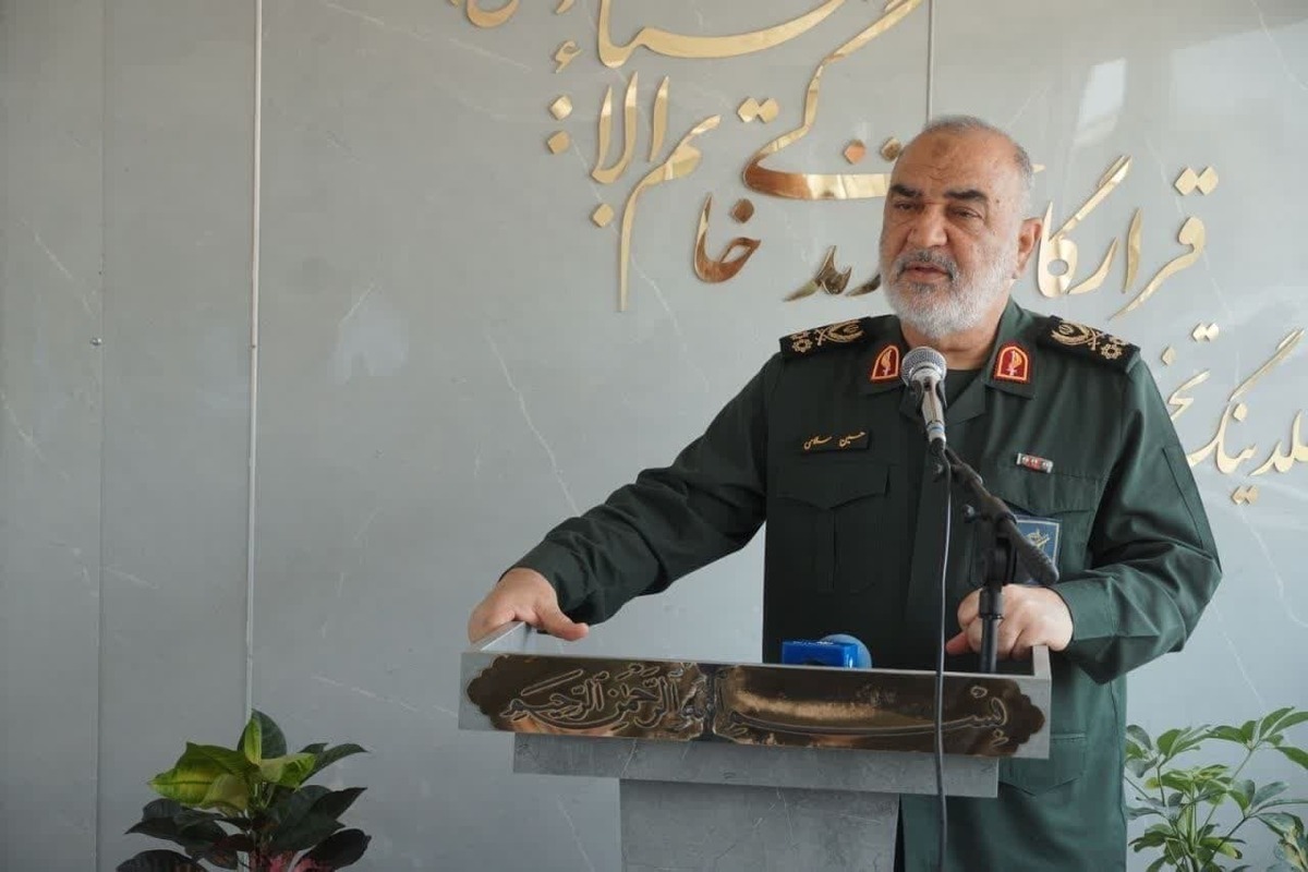 فرمانده کل سپاه پاسداران انقلاب اسلامی گفت: طرح خط راه‌آهن چابهار - زاهدان با پیشرفت فیزیکی چشمگیر و عبور از مسیر‌های صعب‌العبور، یکی از مهم‌ترین طرح‌های ملی در تکمیل کریدور شرقی کشور به‌شمار می‌رود.