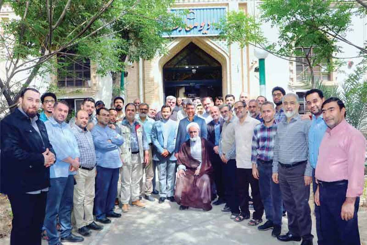 شبکه رادیویی معارف برای سال جدید چشم‌اندازی نو ترسیم کرده؛ چشم‌اندازی که روشن می‌کند چه اهداف و رویکردی باید در پیش گرفته شود و به نوعی مسیرش را برای آینده مشخص کرده اما آنچه که حائزاهمیت است، قدم گذاشتن در مسیری شفاف و روشن خواهد بود، چرا که برای رسیدن به آنچه که ترسیم شده با اشتیاق، انگیزه و اطمینان بیشتر قدم‌ها برداشته می‌شود.