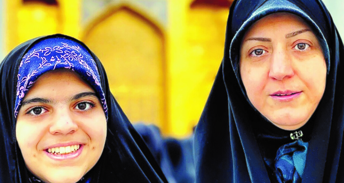 یکی از شیرین‌ترین اتفاق‌ها در خانواده، داشتن یک رابطه رفاقت‌گونه بین مادر و دختر است. این همان چیزی‌ست که دختر را در مواقع لازم به‌درستی و به بهترین شکل ممکن هدایت می‌کند و رفاقت را در حقش تمام می‌کند، بدون این‌که به او آسیبی برساند و او را به‌خطر بیندازد. این جنس رفاقت‌ها به دختران ما آگاهی می‌بخشد و بی‌شک بهترین نوع رفاقت است.