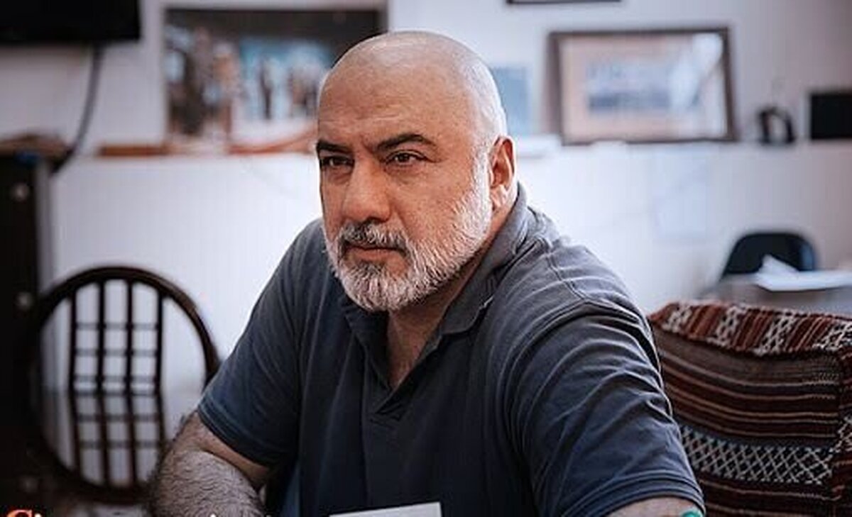 در روزگار شتاب‌زده امروز که فرصت توجه به محتوای بلند به‌سختی فراهم می‌شود، فیلم‌ های کوتاه ۱۰۰‌ثانیه‌ای به رسانه‌ای مؤثر جهت انتقال سریع و عمیق پیام بدل شده‌اند. فرهاد قائمیان، بازیگر باسابقه و خوش‌نام سینمای ایران، در گفت‌وگویی صریح و بی‌پیرایه درباره اهمیت فیلم‌های کوتاه ۱۰۰ ثانیه‌ای و ظرفیت‌های آن‌ها برای رشد نسل تازه فیلمسازان سخن گفت.