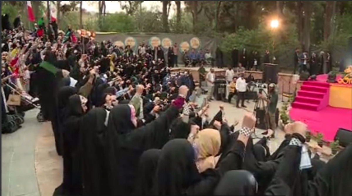 به مناسبت دهه کرامت، جشن بزرگ دختران در شهرهای مختلف برپا شد. بوستان سهند تهران هم میزبان این جمع در «اجتماع بزرگ دختران تمدن ساز» بود.