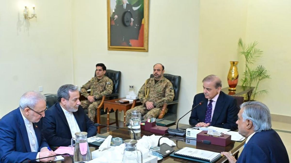 دیدار عراقچی با نخست‌ وزیر پاکستان