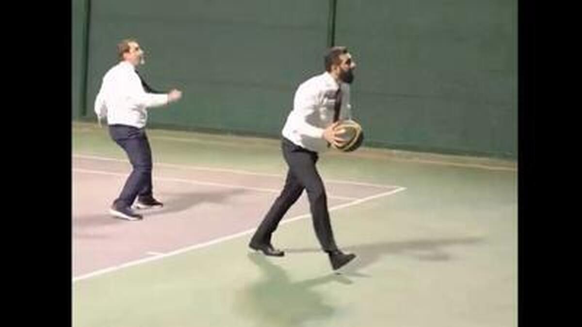 تغییرات محمد الجولانی ادامه دارد، از تغییر نام و البته تغییر لباس گرفته تا حالا که به جای اسلحه توپ بسکتبال به دست گرفته است.