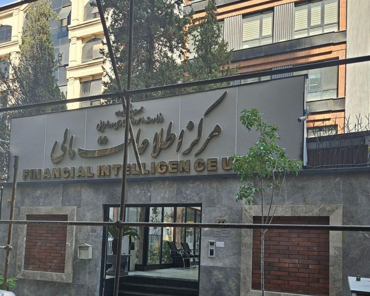مرکز اطلاعات مالی اعلام‌کرد: سامانه مبارزه با پولشویی «سمام» با هدف ایجاد شفافیت مالی، ارتقای مبارزه با پولشویی و تامین مالی تروریسم و سامانه بر خط استعلامات «سبا» برای تحلیل گزارش معاملات مشکوک راه‌اندازی شد.