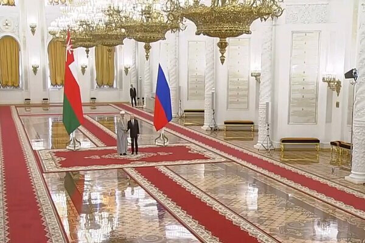 منابع روسی از دیدار رئیس جمهور این کشور با سلطان عمان در کاخ کرملین خبر دادند.