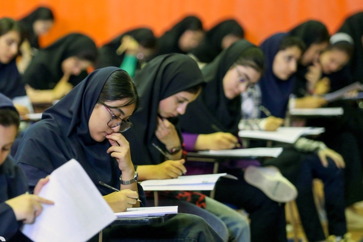 رئیس مرکز ارزشیابی و تضمین کیفیت نظام آموزش و پرورش گفت: بر اساس مصوبه ۹۱۵ شورای عالی انقلاب فرهنگی، تاثیر سوابق تحصیلی در کنکور سال ۱۴۰۴ برای پایه دوازدهم به صورت قطعی و به میزان ۶۰ درصد لحاظ خواهد شد، در حالی که برای پایه یازدهم این تاثیر مثبت و مربوط به ۶ درس خواهد بود.