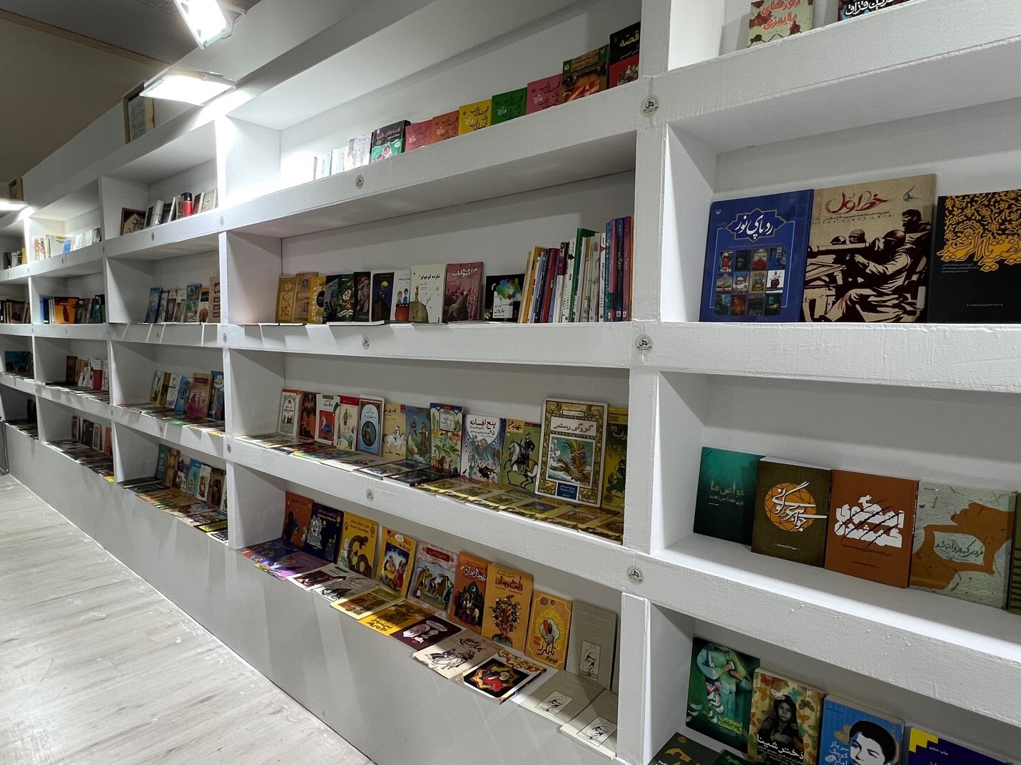 گزارش کاملی از نمایشگاه کتاب 1404 – بخوانیم برای ایران گزارش کاملی از نمایشگاه کتاب 1404 – بخوانیم برای ایران