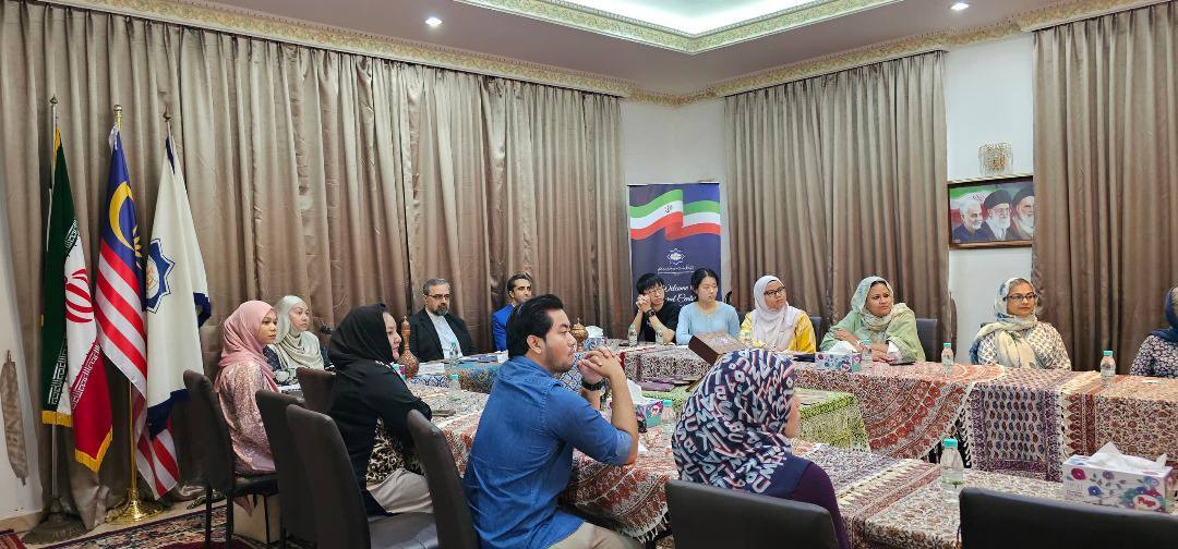 از توس تا کوالالامپور | فارسی آموزان ملیت های مختلف با شاهنامه آشنا شدند از توس تا کوالالامپور | فارسی آموزان ملیت های مختلف با شاهنامه آشنا شدند