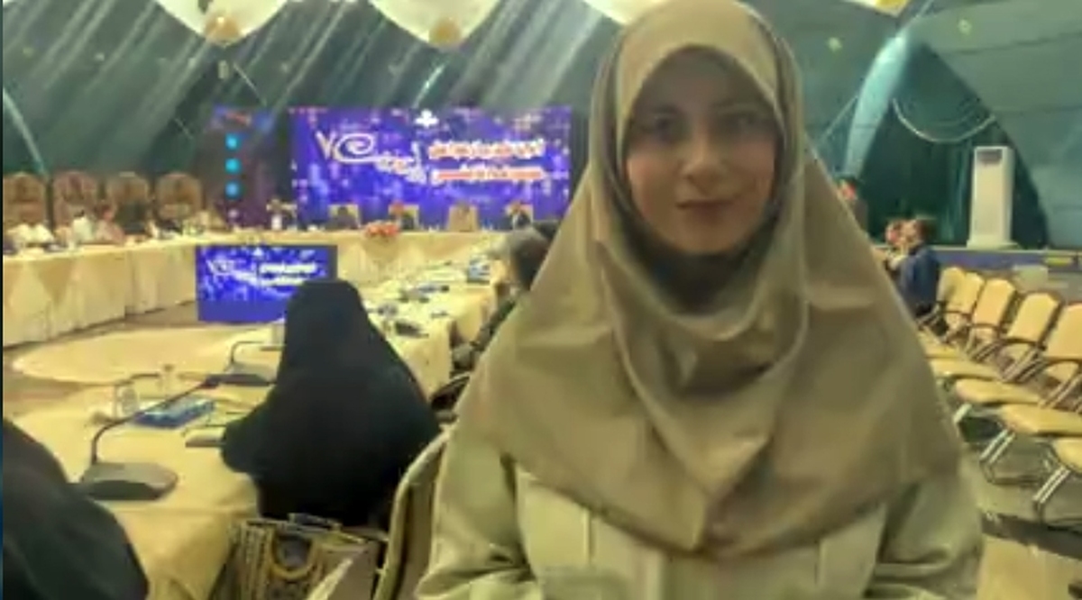 آیین تجلیل از عوامل مجموعه تلویزیونی پایتخت با حضور رئیس رسانه‌ ملی در مرکز همایش‌های صداوسیما آغاز شده.