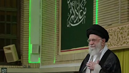 ببینید |  هم‌اکنون؛ ورود رهبر انقلاب به حسینیه امام خمینی(ره) و آغاز دیدار هزاران نفر از معلمان سراسر کشور. ۱۴۰۴/۲/۲۷