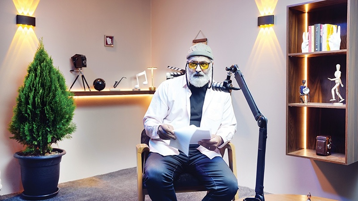 مدت‌هاست کارهایی که زبان و بیانی ساده برای روایت دارند، بیشتر از دیگر فرم‌های برنامه‌سازی، برای مخاطب آشنا هستند. برنامه‌هایی که تلاش می‌کنند فارغ از فرم همیشگی و کلیشه‌ای، با زبانی بدون تکلف با مخاطب صحبت کنند. برنامه «نقش» که چند وقتی است روزهای پنجشنبه و جمعه روی آنتن شبکه افق می‌رود، از همین دست برنامه‌های سرراست است که به نظر می‌رسد بتواند مخاطبان را در درازمدت با خود همراه کند.