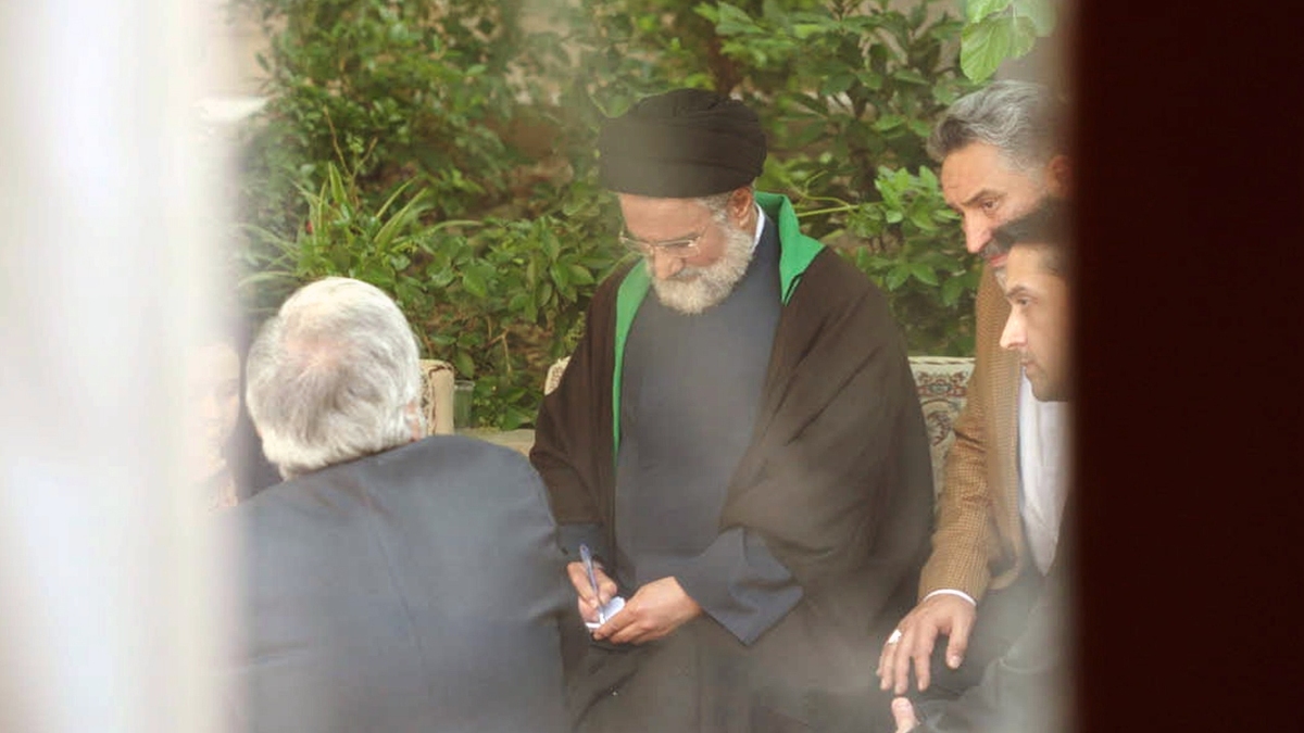مجموعه داستانی «خادم مردم ایران» با نگاهی به سفرهای استانی شهید ابراهیم رئیسی از رسانه ملی به روی آنتن می‌رود.