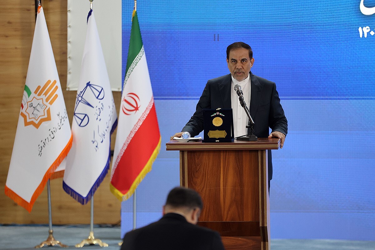 جهانگیر در اولین همایش ملی قانون الزام: دفاتر اسناد رسمی مکلف به ثبت تمامی قراردادها هستند جهانگیر در اولین همایش ملی قانون الزام: دفاتر اسناد رسمی مکلف به ثبت تمامی قراردادها هستند