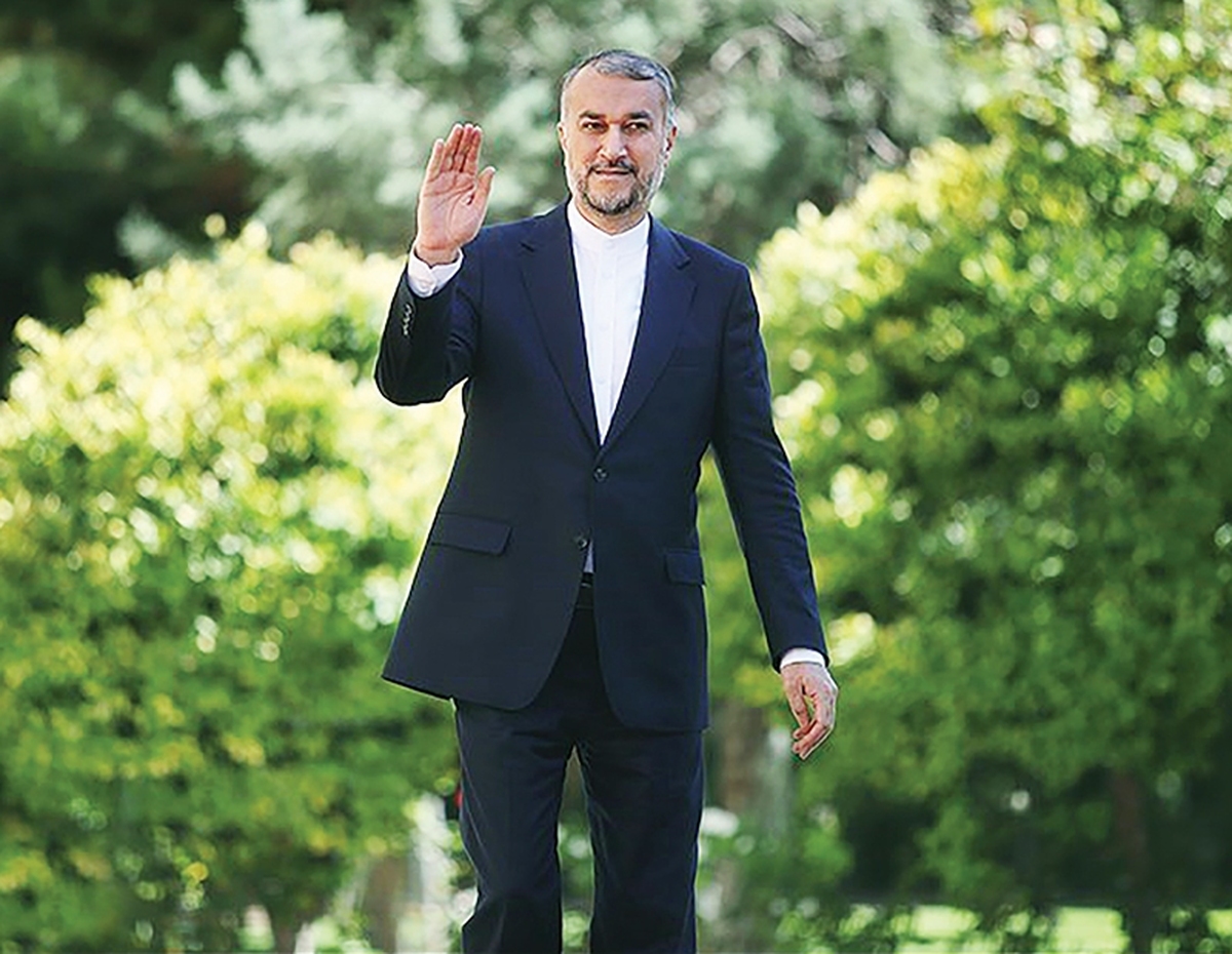 در روزهایی که ایران در سالگرد شهادت سفرکرده‌های پرواز اردیبهشت به سوگ نشسته است، بازخوانی سلوک و اندیشه شهید حسین امیرعبداللهیان ضرورتی فراتر از یک مراسم نمادین و عزاداری دارد. او دیپلماتی انقلابی بود که سیاست خارجی را نه در چهارچوب مناسبات خشک اداری، بلکه در امتداد میدان و مقاومت معنا می‌کرد و صدای صریح ایران در تریبون‌های جهانی و پشتیبان بی‌وقفه ملت‌های منطقه در برابر سلطه‌طلبی بود.