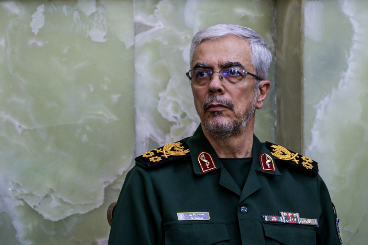 سرلشکر باقری: انسداد مرزهای شرقی با جدیت در حال انجام است