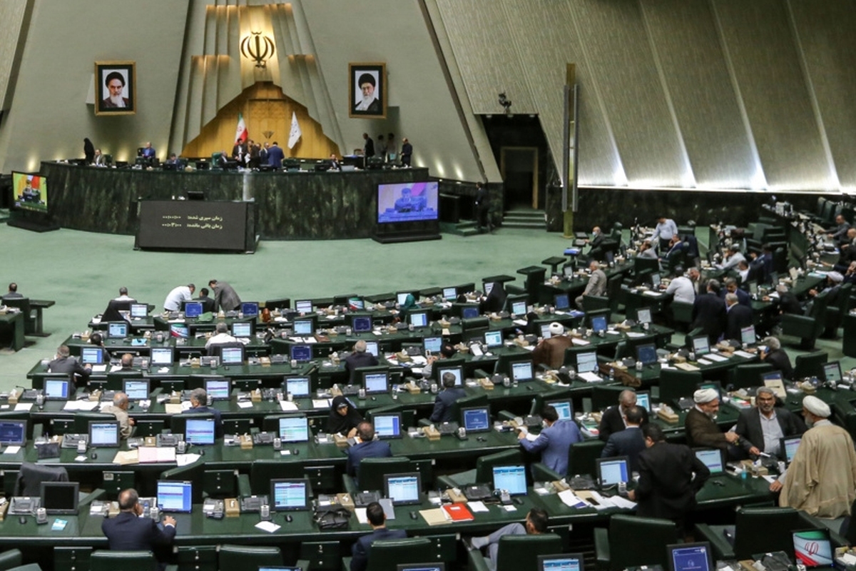 نمایندگان مجلس شورای اسلامی در بیانیه‌ای با تاکید بر اینکه ملت ایران هرگز به دنبال سلاح هسته‌ای نبوده و نیست، تاکید کردند: طبق ماده چهارم NPT هر کشور عضو از سه حق تحقیق، توسعه، تولید و استفاده از انرژی هسته‌ای برخوردار است و ایران اسلامی از حقوق هسته‌ای خود کوتاه نخواهد آمد.