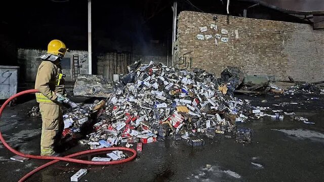 عکس | جزئیات حریق یک انبار در خیابان شهید رجایی عکس | جزئیات حریق یک انبار در خیابان شهید رجایی