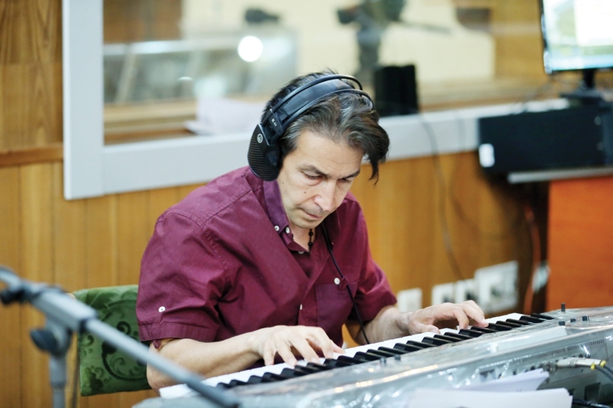 کار در رادیو عشق می‌خواهد