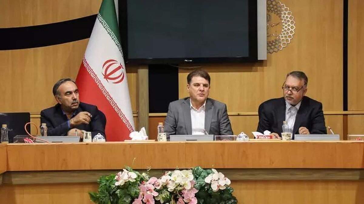 رئیس ستاد انتخابات کشور با اشاره به آغاز فرآیندهای اجرایی انتخابات گفت: براساس هدف‌گذاری وزیر کشور، انتخابات شوراهای اسلامی شهر و روستا در سال آینده به صورت تمام‌ الکترونیک برگزار خواهد شد.
