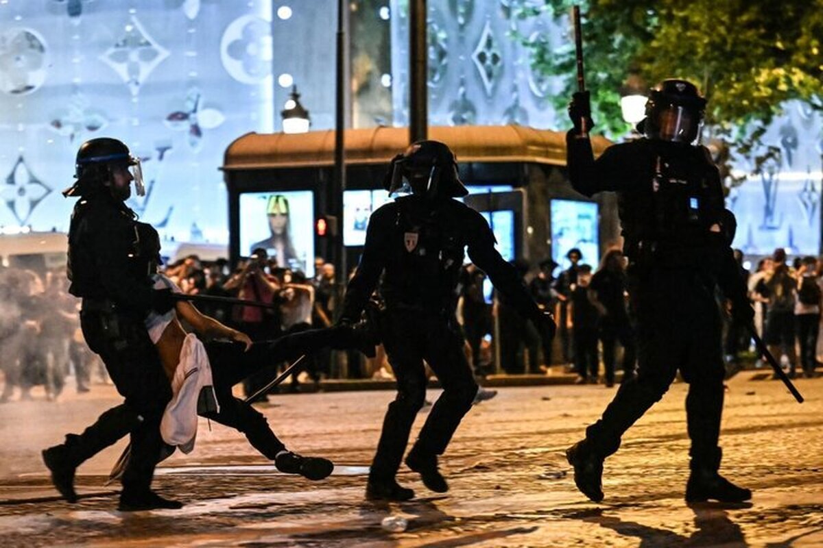 آشوب در جشن قهرمانی پی‌ اس‌ جی؛ ۲ نفر کشته و ۵۵۹ تن بازداشت شدند