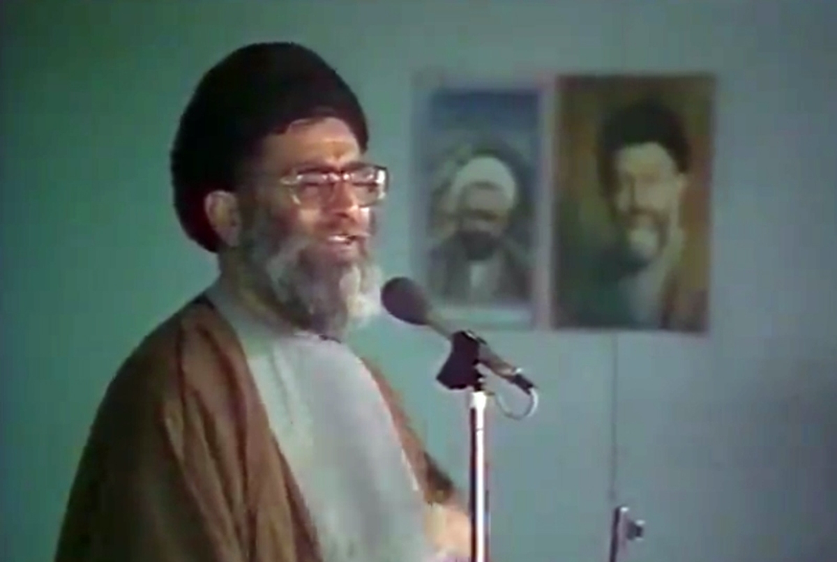 حضرت آیت‌الله خامنه‌ای در مردادماه سال ۶۶ در یکی از خطبه‌های نماز جمعه تهران به تشریح ابعاد زندگی حضرت امام محمد باقر علیه‌السلام پرداختند. ایشان با ذکر این نکته که خط اصلی زندگی ائمه معصومین علیهم‌السلام مبارزه با دشمنان خدا و طاغوت‌‌ها بوده و باید به عنوان زندگی یک انسان دویست و پنجاه ساله تفسیر شود، مبارزه با تحریف معارف و احکام اسلامی و نیز ایجاد تشکیلات بین شیعیان را دو اقدام مهم امام باقر علیه‌السلام عنوان کردند.