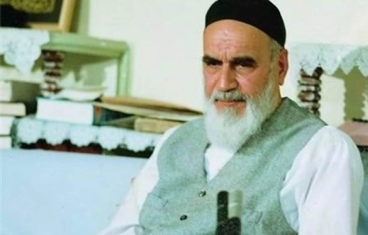 کلیپی متفاوت و زیبا از محبت ، ارادت و افتخارسربازی امام خمینی(ره) در میان فرماندهان و بزرگ مردان تاریخ انقلاب با استفاده از سکانس‌های طلایی فیلم‌های سینمایی ساخته شده از تاریخ انقلاب و هشت سال دفاع مقدس.