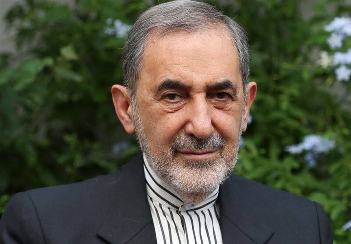 دکتر علی اکبر ولایتی مشاور رهبر انقلاب در امور بین الملل در یـادداشـتـی اختصاصی بـرای روزنـامـه جام جم بــه مـنـاسـبـت سـالـگـرد رحلت امام خمینی (ره) خاطره‌ای از ایشان نقل کرده است.