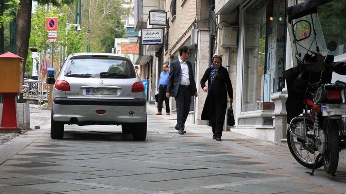 هشدار پلیس راهور تهران: در پیاده‌رو پارک کنید، جریمه می‌شوید